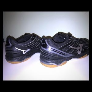 Mizuno Wave Hurricane 3